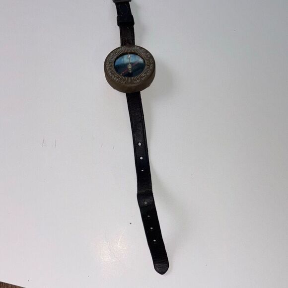 WWII US Army Bakelite Paratrooper Wrist Compass Superior Magneto WW2 - Picture 5 of 8